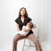Polera Maternal y Lactancia | Negra escote en V - Imagen 5