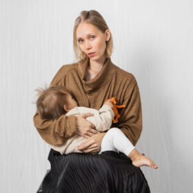 Polerón de Lactancia con Cuello Drapeado | Café